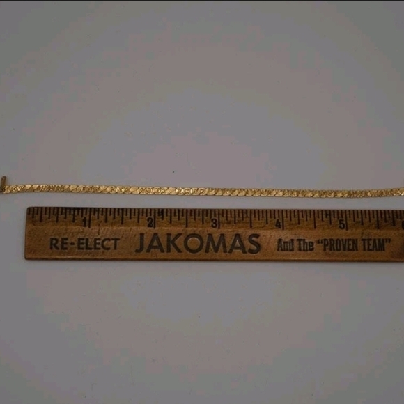 Elegant Gold Bracelet - Picture 6 of 6